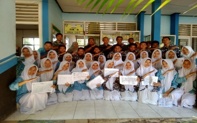 DUKCAPIL Kabupaten Jakarta Pusat MEMFASILITASI LAYANAN PEREKAMAN E-KTP DI SMP Negeri 39 Jakarta